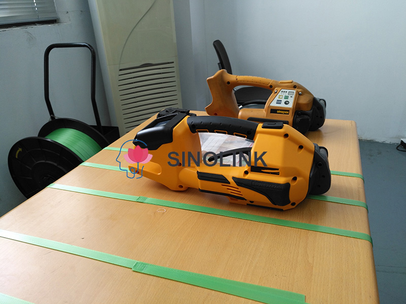 반자동 핸들형 결속기