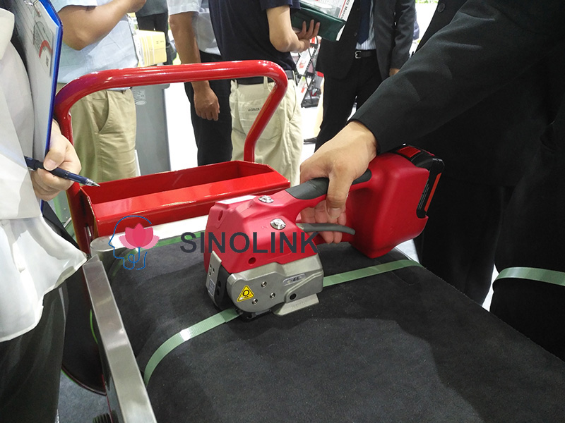 반자동 핸들형 결속기