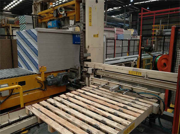 완전 자동 수직 팔레트 스트래퍼