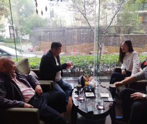 최고 양 디스펜서를 갖춘 10세트 자동 턴테이블 포장지 주문에 대한 계약을 체결한 싱가포르 고객