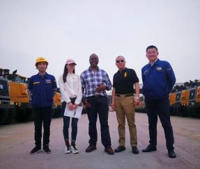 짐바브웨의 고객, 고객이 2018년 일괄 건설 기계 주문에 대한 계약을 체결하도록 돕습니다.