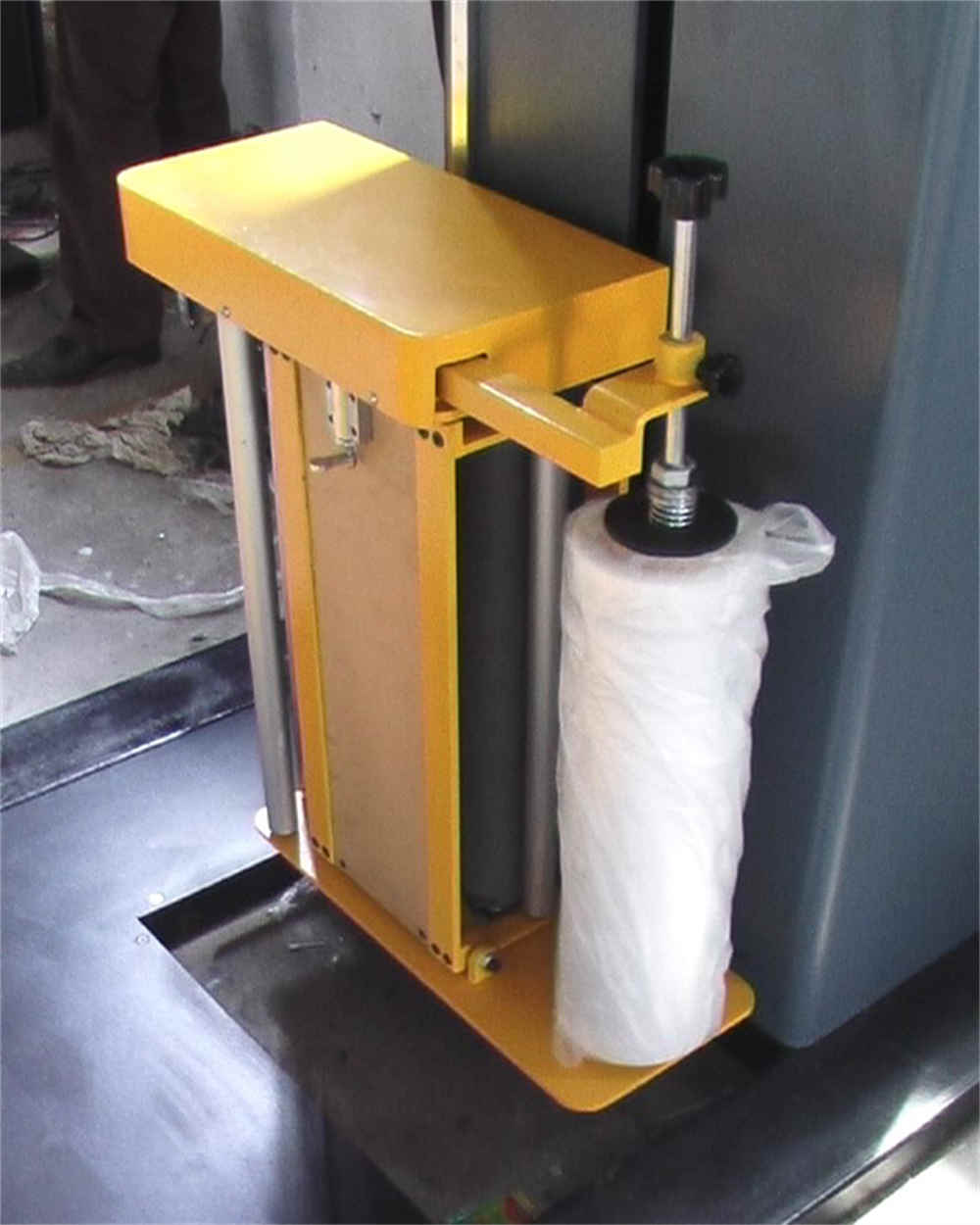 기술 사양: 항목 사양 턴테이블 크기 D=1650mm, H=78mm 포장 크기 500-1200mm(L) *500-1200mm(W) 포장 높이 최대 2400mm(1800/2800mm 사용 가능) 턴테이블 적재 최대 2000kgs 기계 중량 800kgs 기계 동력 1.5kw 턴테이블 속도 0-14RPM(조정 가능, 소프트 스타트 및 정지) 전원 전압 단상 220V 포장 재료 LLDPE 스트레치 필름 주요 성능: 제어 시스템: 1. 프로그램 제어 장치 통합 기계; 2. 랩핑 레이어 및 시간을 설정할 수 있습니다. 3. 상품의 높이를 자동으로 감지하는 광전 스위치; 4.특정 부품을 특별히 보호할 수 있는 강화 포장 기능; 5.Overtop 시간 설정 기능. 턴테이블 운전: 1. 턴테이블 주파수 변환 속도: 0-12rpm; 2. 턴테이블은 정확한 포지셔닝과 함께 체인으로 구동됩니다. 3. 턴테이블은 자동 재설정이 가능합니다. 4. 턴테이블 하단의 지게차 슬롯. 필름 캐리지 시스템: 1. 사전 스트레치 캐리지, 최대 250%의 스트레치 비율, 이중 체인 디자인, 안정적이고 신뢰할 수 있습니다. 2. AC 모터가 필름을 늘리고 주파수 변환기가 장력을 조정합니다. 3. 필름 캐리지의 상하 이동과 필름 속도를 별도로 조정할 수 있습니다. 4. 상단 및 하단 포장 레이어는 별도로 제어됩니다. 5. 한 번 당길 수 있는 필름 시스템의 서보 메커니즘. Technical Specification: Item Specification Turntable size D=1650mm, H=78mm Wrapping size 500-1200mm (L) *500-1200mm (W) Packaging height Max.2400mm (1800/2800mm available) Turntable loading Max.2000kgs Machine weight 800kgs Machine power 1.5kw Turntable speed 0-14RPM (adjustable, soft start & stop) Power supply voltage Single-phase 220V Packing material LLDPE stretch film Main performance: Control system: 1.Program control unit integrated machine; 2.Wrapping layers and times can be set; 3.Photoelectric switch, automatically sensing the height of goods; 4.Reinforced wrapping function, which can protect certain parts specially; 5.Overtop time setting function. Turntable driving: 1.Turntable frequency convension speed: 0-12rpm; 2.Turntable is driven by chain, with accurate positioning; 3.Turntable can automatic reset ; 4.Forklift slot at the bottom of turntable. Film carriage system: 1.Drive by pre-stretch carriage, stretch ratio up to 250%, double chain design, stable and reliable. 2.The AC motor stretch the film, and the frequency converter adjusts the tension; 3.Moving up or moving down of film carriage and the speed of film speeding can be adjusted separately; 4.Top and bottom wrapping layers is controlled separately. 5.Servo mechanism of film system, which can be pulled once.