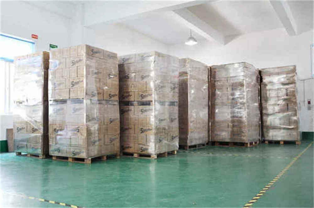 뜨거운 판매 20um/25um 포장 PE 손 사용 스트레치 필름 Hot Sales 20um/25um Wrapping PE Hand Use Stretch Film