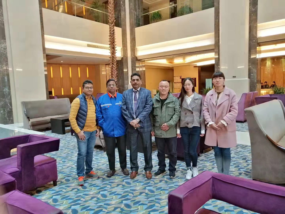 Clients From Bangladesh For Signing The Agreement On The Order Of 60sets Automatic lifting platform